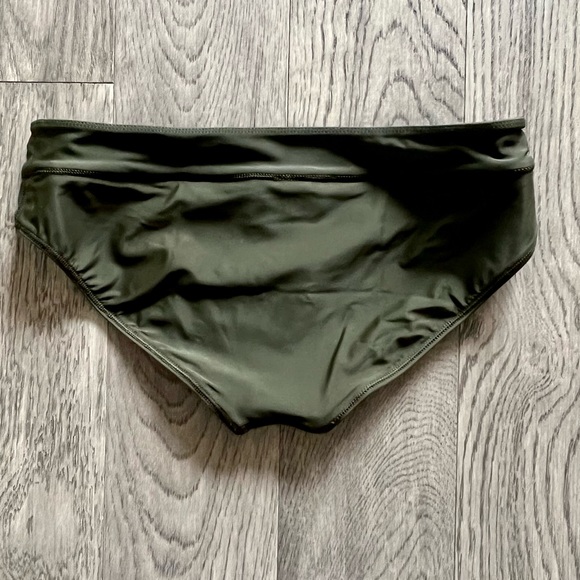 Lululemon Tidal Flow Full Bottom II
Dark Olive - Picture 5 of 10